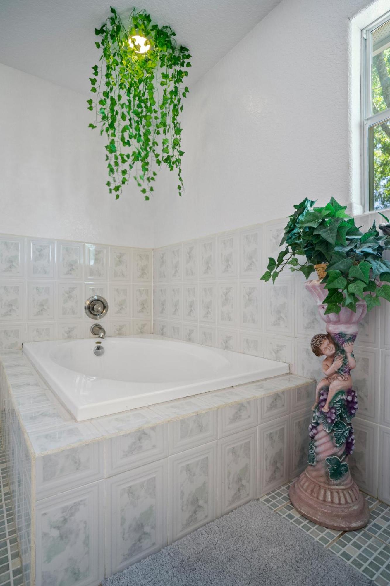 Bamboo Oasis-Relaxing Hot Tub-Family Time Villa San Antonio Luaran gambar